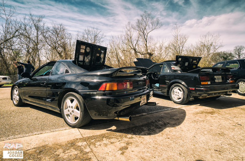 Illustration for article titled The Fastest Way from Dallas to Austin is Craigslist: A Radwood Story